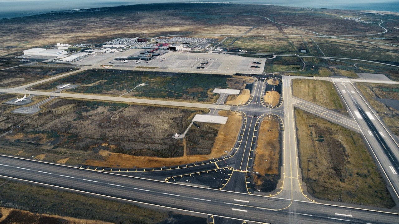 A new taxiway opens at Keflavík Airport 
